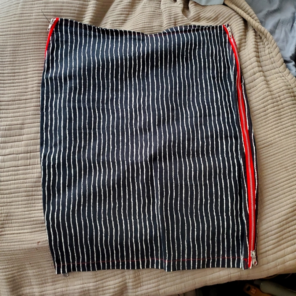 Switchblade stiletto black and white pencil skirt with red working side zippers.